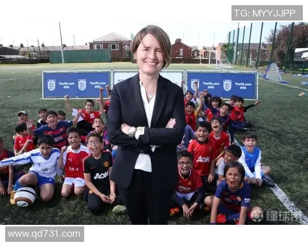 卫报：曼联青训营因人员频频更迭和拉爵的批判而陷入困境